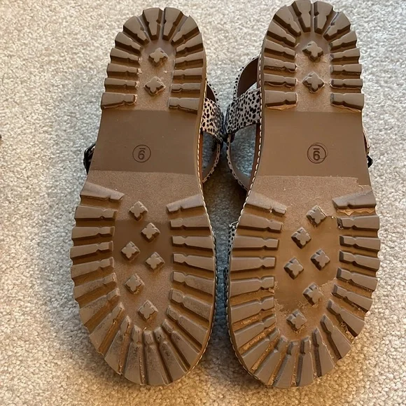 Animal Print Sandals - Picture 2 of 4